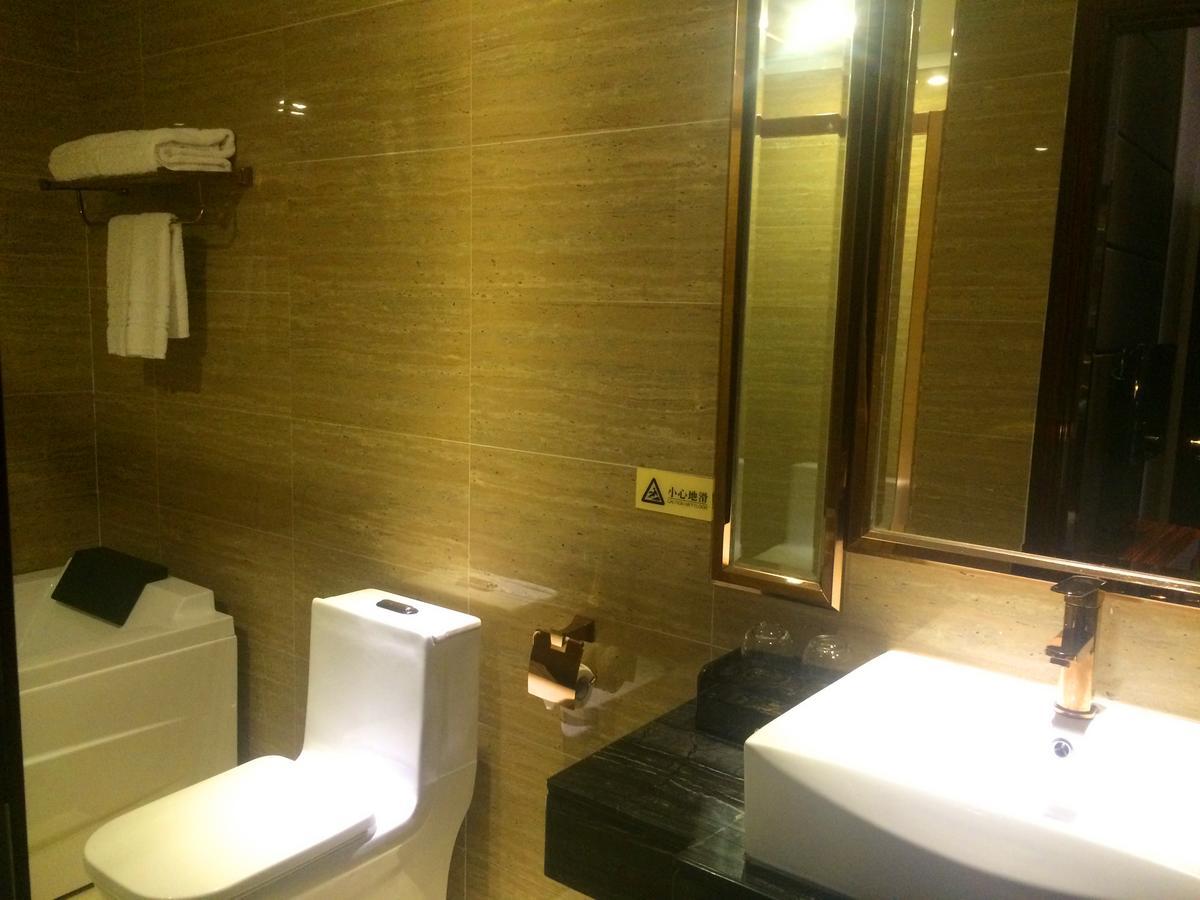 Lavande Hotel Wuhan Railway Station Экстерьер фото