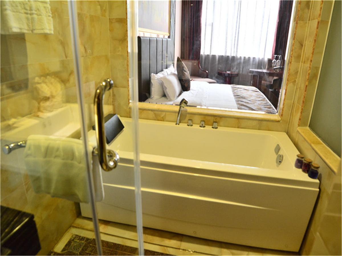 Lavande Hotel Wuhan Railway Station Экстерьер фото