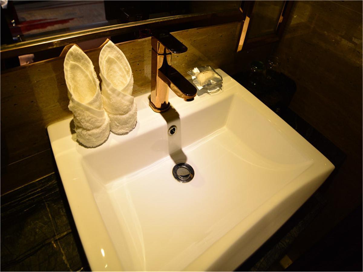 Lavande Hotel Wuhan Railway Station Экстерьер фото