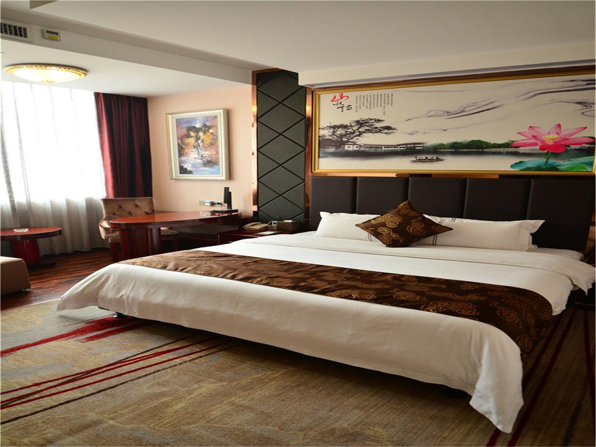 Lavande Hotel Wuhan Railway Station Экстерьер фото