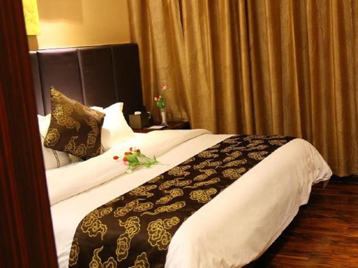 Lavande Hotel Wuhan Railway Station Экстерьер фото