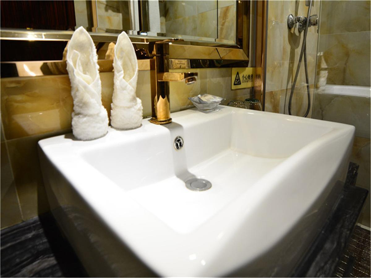 Lavande Hotel Wuhan Railway Station Экстерьер фото