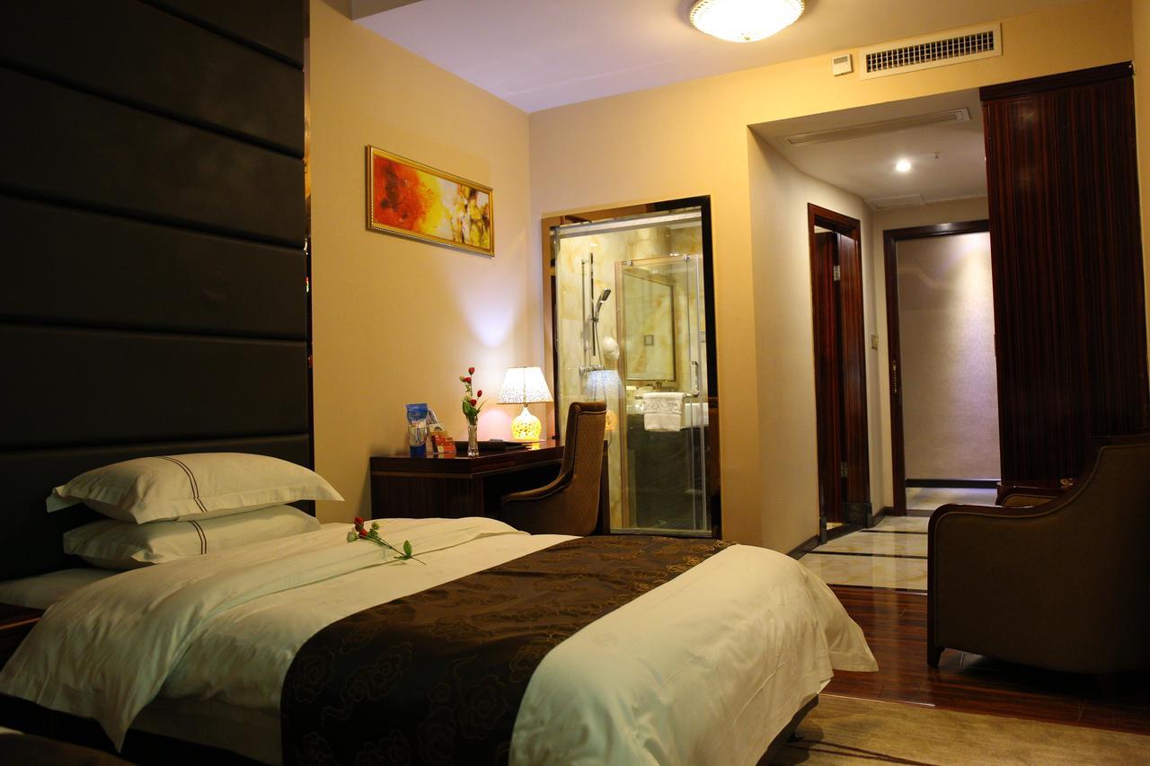Lavande Hotel Wuhan Railway Station Экстерьер фото