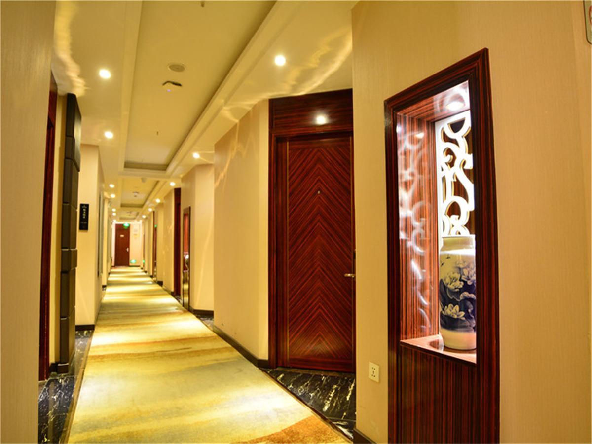 Lavande Hotel Wuhan Railway Station Экстерьер фото